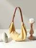 Bolso cruzado de piel para mujer Nuevo Bolso de hombro pequeño ligero para mujer Bolso tipo Dumpling de lujo ligero Bolso de cuerno de vaca de diseñador