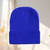 Gorro de lana otoño e invierno gorro para el frío gorro de punto para pareja color caramelo gorro de punto para pullover patrón de texto con logotipo bordado personalizado