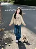Conjunto de suéter para meninas, nova coleção outono 2026, apresentando um suéter de tricô com urso de desenho animado e calça jeans de perna larga, um conjunto de duas peças em um estilo coreano moderno