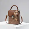 2026 Bolso Nuevo de Verano Fresco con Patrón Tejido para Teléfono Móvil, Bolso Pequeño Cuadrado Vintage con Cierre de Candado, Bolso Cruzado Versátil, Suministro al Por Mayor