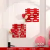 Se Usan Flores Artificiales para Decorar la Esquina de la Puerta de la Habitación de la Novia para Decoración de Boda. Se Usan Flores Artificiales Para Decorar la Puerta del Dormitorio del Novio