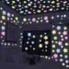 Adesivos de parede fluorescentes 3D de coração de menina, pequenas estrelas frescas luminosas, decoração de teto de parede de quarto de menina, dormitório