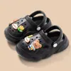 Zuecos Populares de Dibujos Animados para Niños 2026 Nuevo Modelo Pantuflas para Padres e Hijos Zapatos de Verano Antideslizantes para el Hogar para Niños y Niñas