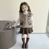 Vestido para niña, nueva colección otoño/invierno 2026: elegante chaleco de piel sintética para niños, suéter de manga larga y falda con forro polar - un conjunto de tres piezas