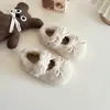 Zapatos peludos de estilo coreano para niños, nueva colección de invierno 2026, zapatos cálidos de princesa con lazo para niñas, zapatos cálidos slip-on de suela suave