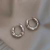 Aguja de Plata Elegantes Aros Lisos Pendientes de Plata Calada Simples y Elegantes Exquisitos Pendientes Retro Lujo Accesible para Mujer Pendientes de Gama Alta
