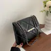Bolsa de Ombro Bordada com Pedras para Mulheres 2024 Novo Estilo Inspirada na Chanel Bolsa de Mão Simples de Verão Bolsa Transversal Fashion Casual