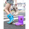 Botas de chuva de cano alto para mulheres, sapatos impermeáveis da moda, botas de chuva longas, sapatos de borracha antiderrapantes para cozinha, sapatos de trabalho, sapatos de proteção para o trabalho para o verão