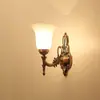 Lámpara de Pared LED Estilo Retro Minimalista Europeo Bronce Rojo Lámpara de Mesita de Noche para Dormitorio Iluminación de Pared para Fondo de TV en Sala de Estar