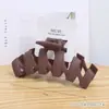 Porta tarjetas de goma de alta calidad, gran pinza para el pelo, horquilla marrón sencilla, código de barras, accesorios para el cabello, clip de tiburón para la parte posterior de la cabeza
