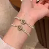 Pulseira de Pérolas em Camada Dupla com Placa de Estrela de Oito Pontas Estilo Retrô para Mulheres, Nicho de Luxo Leve, Moda Exquisita, Pulseira Versátil e Personalizada