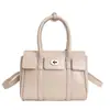 Bolsa Quadrada Pequena de Mão de Luxo Leve Coreana Feminina Tendência Popular Bolsa de Ombro Único Transversal para o Dia a Dia Versátil Moderna Bolsa Feminina