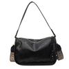 Bolsa de alça larga larga das mulheres Nova 2024 cor sólida moda retro plissada pequena bolsa quadrada de alta qualidade textura nicho bolsa de ombro