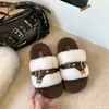 Nuevas zapatillas peludas de suela gruesa para mujer 2026, diseño de hebilla de cinturón con estampado de leopardo de moda, adecuadas para usar en exteriores en otoño e invierno