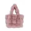 Bolsa de Pelúcia Grande Capacidade Transfronteiriça Outono e Inverno Feminina Moda para o Trabalho Bolsa de Ombro Ins Bolsa Tote de Pelúcia de Alta Qualidade