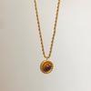 Nuevo collar sencillo de acero y titanio con piedra de ojo de gato para mujer, cadena de clavícula de lujo accesible, estilo retro, versátil y personalizada.