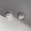 Brincos Redondos de Flor para Carro com Fecho de Orelha Femininos Luxo Leve Modernos Elegantes Design de Nicho Sentido Avançado Círculo Joia de Orelha Distintiva Tendência