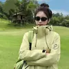 Jaqueta corta-vento feminina da moda estilo coreano, nova jaqueta de montanhismo para exterior primavera/outono 2026, à prova de vento e resistente à água, elegante e chique