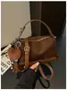 Bolso de mano estilo retro, forma de almohada, modelo para mujer, nueva colección de otoño 2026, material de gamuza, diseño de nicho, ligero, lujoso y elegante, bolso de hombro/bolso cruzado