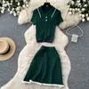 Conjunto de Tricô de Duas Peças com Gola Polo Estilo College para Mulheres, Conjunto Elegante de Top de Manga Curta Emagrecedor Estilo Workwear de Verão