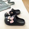 Sandálias Versáteis e Populares para Meninas Doces, Exclusivas de Verão, Slip-on, Birkenstock, Crocs, EVA, Leves, Resistentes ao Desgaste, Fechadas na Ponta para Mulheres