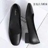 2026 Moda Sapatos Mocassins de Couro Macio com Solado Macio para Mulheres Sapatos de Couro com Corte Baixo Salto Médio Salto Bloco Salto Alto Preto Confortável Estilo Feminino