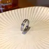 Anillo Súper Brillante de Acero de Titanio con Circonita para Mujer, Diseño de Nicho de Lujo Ligero, Anillo de Gama Alta Que No Se Desvanece, Anillo de Cola para Mejor Amiga