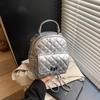 Mochila Pequeña Portátil Estilo Fragancia Pequeña Retro Simple Casual de Moda Popular de Este Año Acolchada con Cadena Mochila Diaria