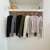Camiseta básica de manga longa Henley minimalista de outono, corte justo, para mulheres, top casual coreano de gola redonda para o dia a dia