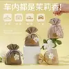 Bolsitas perfumadas de gardenia para armarios, eliminan los olores y dejan una fragancia duradera. Estos sobres de origen vegetal son adecuados para todas las estaciones, eliminan eficazmente los olores desagradables y proporcionan un aroma sutil y agradable.. También se pueden usar como ambientadores de coche o piezas decorativas