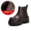 Botas de tornozelo de couro genuíno, com sola grossa, que aumentam a altura, para mulheres, nova coleção outono/inverno 2026, botas Martin marrons de salto alto, estilosas e sofisticadas, adequadas para mulheres baixinhas