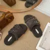 Pantuflas suela zapatos peludos felpa bonitos usar afuera gruesas punta abierta hebilla de una tira pantuflas de mujer Rad cálidas otoño invierno 2026 pares