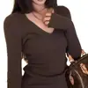 Venta al por mayor transfronteriza Otoño e Invierno Terciopelo Andy Elegante Delgado Color Puro Raya Vertical Cuello en V Manga Larga Tejido Camiseta corta para mujer