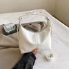 Bolso pequeño dulce portátil francés 2024 Otoño Nueva moda Estilo occidental Simple Hombro Axila Media luna