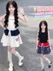 Conjunto Deportivo Estilo Preppy para Niñas Verano 2026 Nuevo Conjunto de Dos Piezas Dulce con Top sin Mangas y Falda a Rayas para Niños
