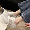 Zapatos de Verano Nuevos Versátiles de Suela Gruesa Para Mujer Para Uso en Exteriores Zapatillas Casuales Diarias 2026 Zapatos Blancos que Aumentan la Altura Transpirables Zapatos de Mujer de Moda