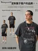 Camiseta Tendência Street Madness Estilo Americano High-Street Retrô com Estampa Digital Vintage Lavada Impressão Direta Manga Curta para Homens.