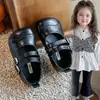 Zapatos pequeños de cuero de color liso para niñas, nuevos zapatos de actuación color vino tinto 2026, zapatos sencillos para niños pequeños, niñas pequeñas y niñas mayores, estilo moderno