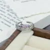 Anillo Abierto Exquisito de Nicho de Alta Gama con Esmalte Rosa Goteado de Aceite y Circonita Full Diamond para Mujeres