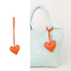 Colgante de Bolso Bufanda con Forma de Corazón Transfronterizo, Accesorio de Bolso de Moda con Borla de Cuero de Gama Alta Estilo Ins