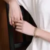 La mejor pulsera de calcedonia verde jade natural para mujer, chapado en oro antiguo, con rubí, personalidad, pulsera hueca con patrón antiguo