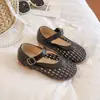Sapatos de Couro Trançado para Meninas 2026 Novidades de Verão Sapatos de Vovó Sandálias Casuais Vazadas para Crianças Solado Macio Confortáveis Fechados