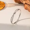 Europa e Estados Unidos novo pulseira de aço titânio meninas alto senso forno banho de ouro real aço inoxidável requintado não desbota mão feminina