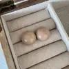 Brincos Geométricos Ovais com Esmalte Drip de Cúrcuma de Design Único com um Toque Simples e Elegante