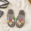 Sapatos de Gelatina da Moda para Mulheres, Estilo Coreano Sapatos Fechados para Exterior com Acessórios Florais, Meio Chinelos Rasteirinhas, Chinelos de Cristal Transparentes para Praia