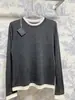 Elegante camisa base de malha bicolor, com visual de duas peças, para mulheres, roupa de inverno e outono, top estiloso de manga longa e gola redonda em camadas