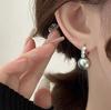 Pendientes de perlas con diseño de lujo y luz de aguja plateada, estilo coreano, elegantes, nuevos y con explosiones, de nicho.