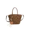 Bolsa de Mão Versátil Popular Outono e Inverno Bolsa de Ombro Fashion com Estampa de Leopardo Bolsa Transversal com Personalidade Retrô Bolsa Saco de Alta Qualidade