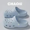 Crocs de Urso em Forma de Coração de EVA Feminino 2026 Verão Novo Solado Grosso Antiderrapante Respirável Sensação de Nuvem Chinelos de Bico Fechado Masculino