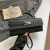 Bolsa de Mão Elegante para Comércio Exterior com Fivela de Fecho para Mulheres, Bolsa Transversal Versátil e Estilosa com Acabamento de Luxo